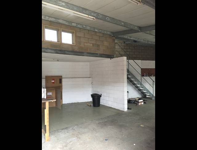 99M² WAREHOUSE TO LET IN BRIARDENE